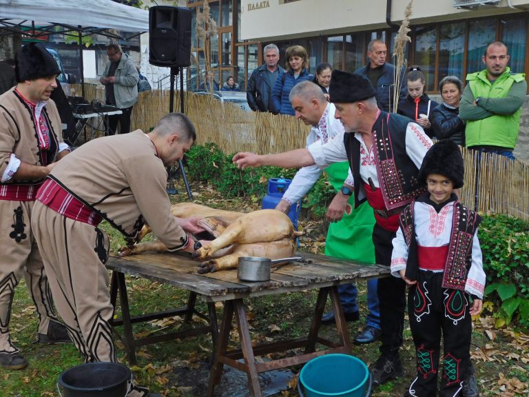 Празникът на еленския бут отново събра хиляди гости