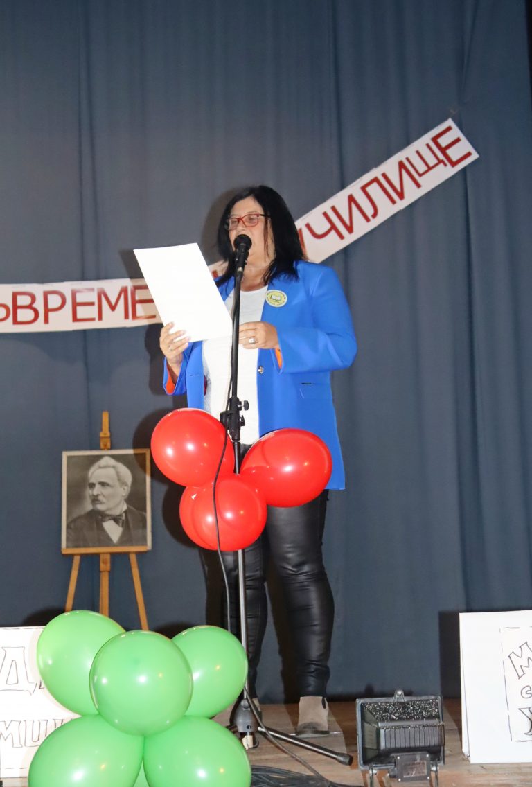 Джулюнското училище празнува своя патронен празник и век от построяване сградата на школото