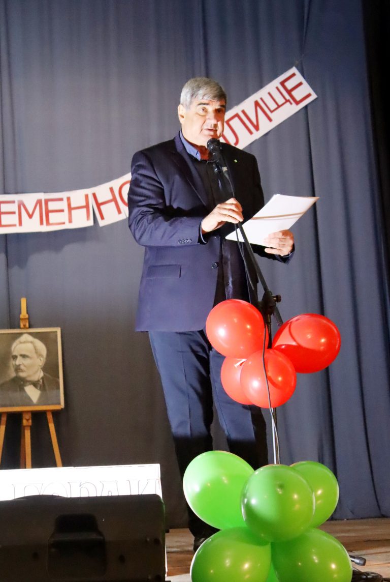 Джулюнското училище празнува своя патронен празник и век от построяване сградата на школото