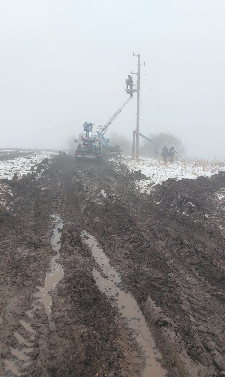 За единични адреси без електрозахранване клиентите на ЕРП Север могат да подават сигнали на телефони 0700 359 10 и 0700 161 61