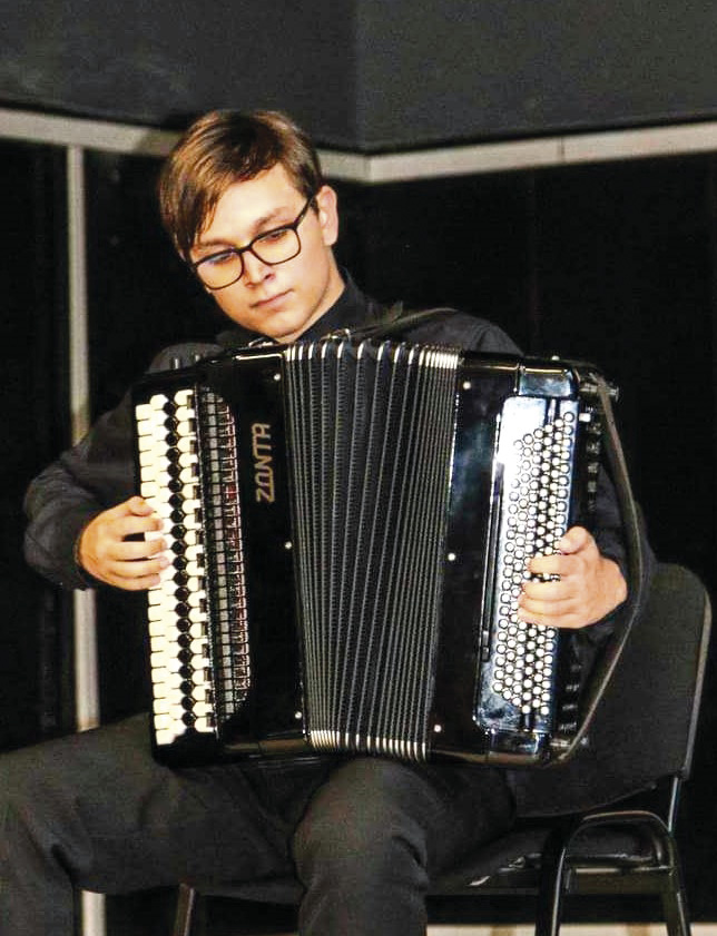 Общество | Търновски ученик ще е солист  на Симфониета Шумен