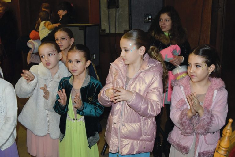 Мажоретките от “Българче” и техните   приятели развълнуваха горнооряховчани