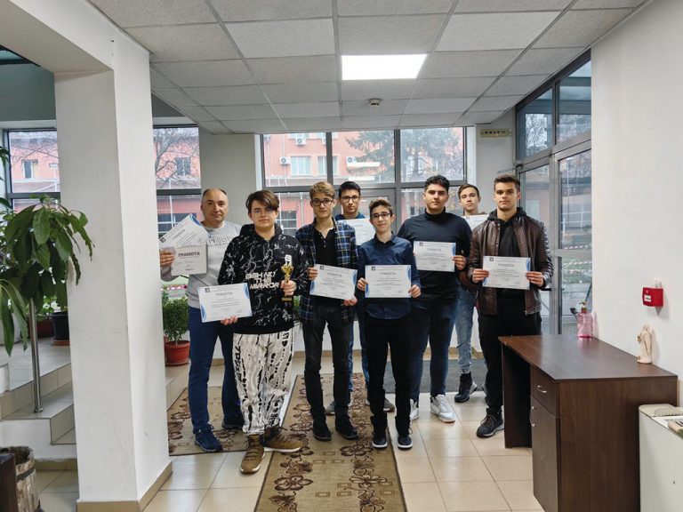 Ученици от ПМГ с първо място в национален есенен турнир по информационни технологии