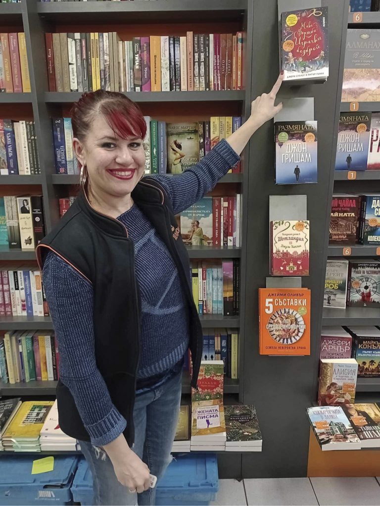 Общество | Все повече хора във Велико Търново избират за подарък ваучери за книги