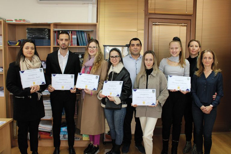 Общество | Наградиха студенти, подпомогнали кандидатстудентската кампания на ВТУ