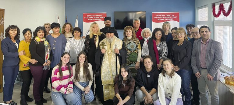 Областният съвет на БЧК във  Велико Търново награди свои членове