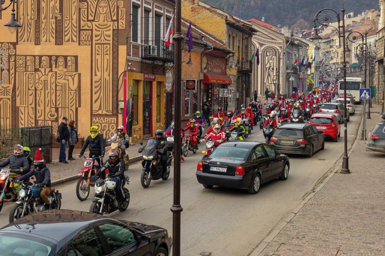 Близо 500 моторджии отново обличат костюма на Дядо Коледа