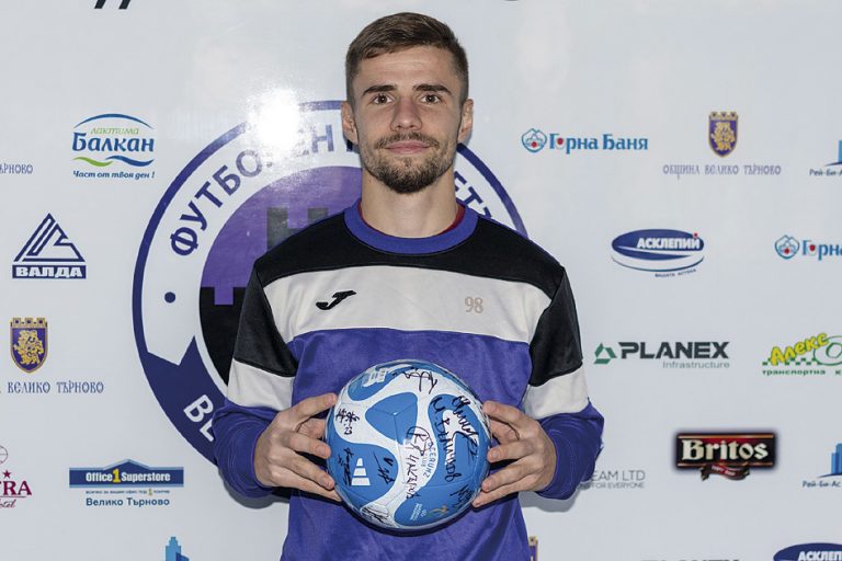 Общество | Футболистите на “Етър” се включиха в търг в помощ на 8-годишния Борко