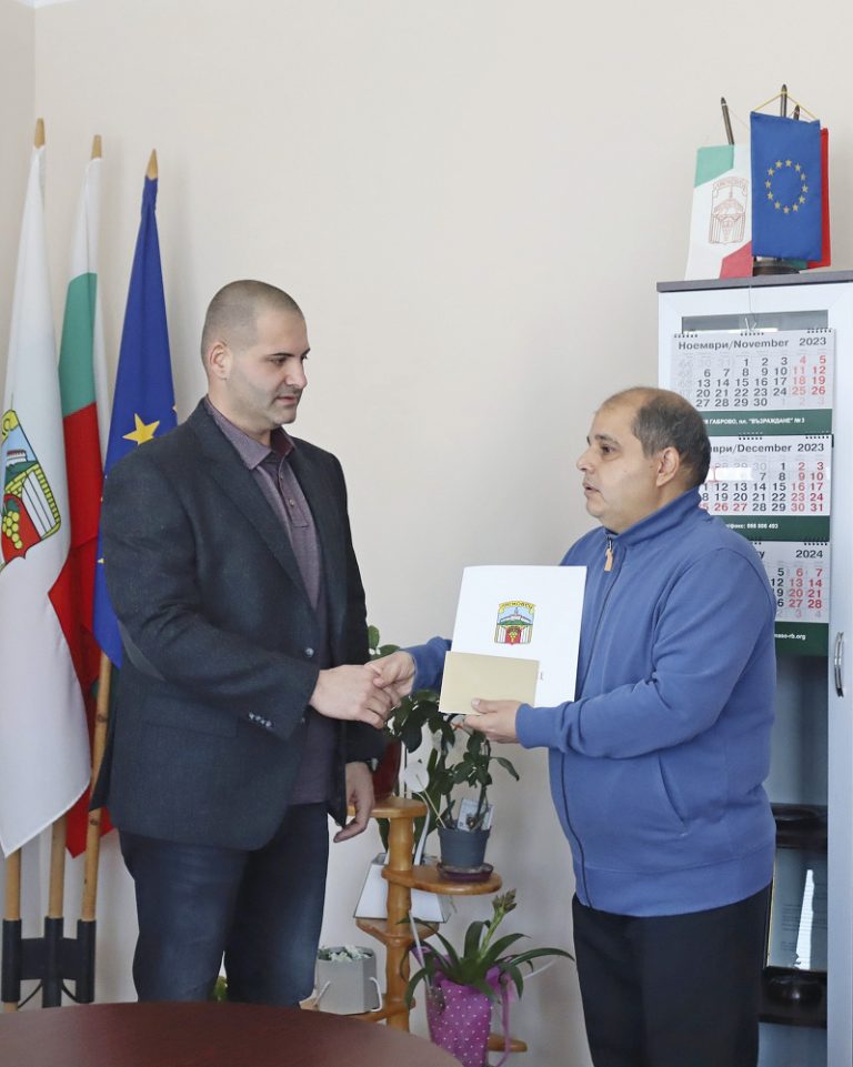 Общество | Хората в неравностойно положение от  Лясковско получиха внимание и подаръци