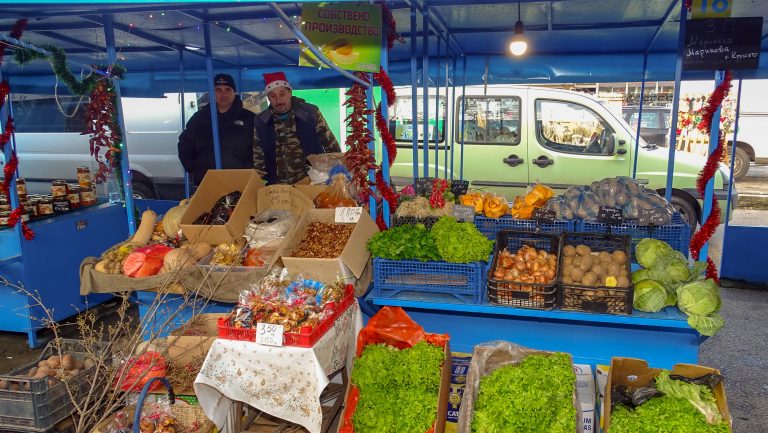 Общество | Коледен фермерски пазар бе открит в кв. „Бузлуджа“