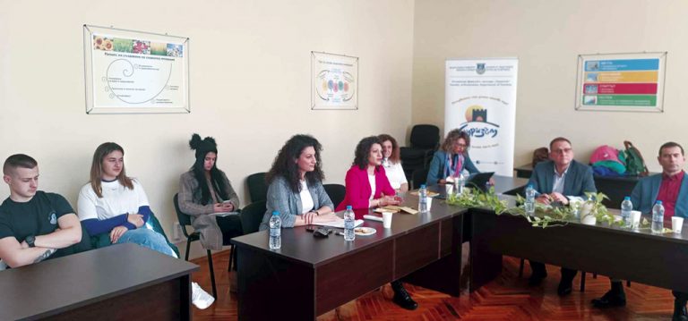 Общество | Преподаватели от ВТУ, представители на бизнеса и ученици търсиха иновативни подходи в туризма