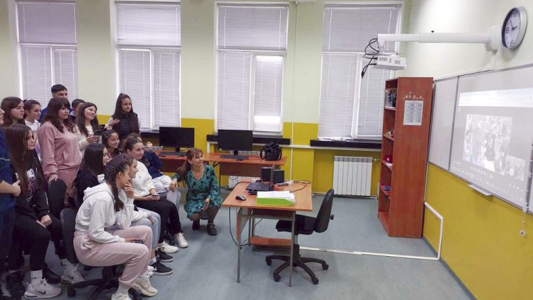 Горна Оряховица | Осмокласници учиха английски език заедно със свои връстници от Ню Йорк