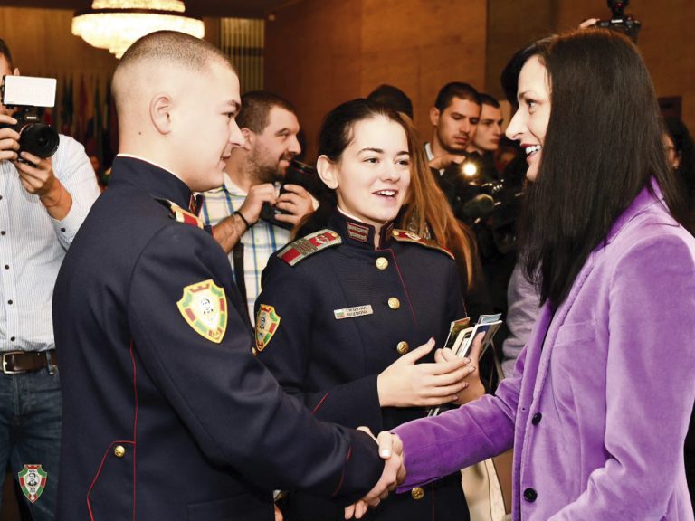 Общество | Курсанти от НВУ посетиха външното  министерство в Деня на отворените врати