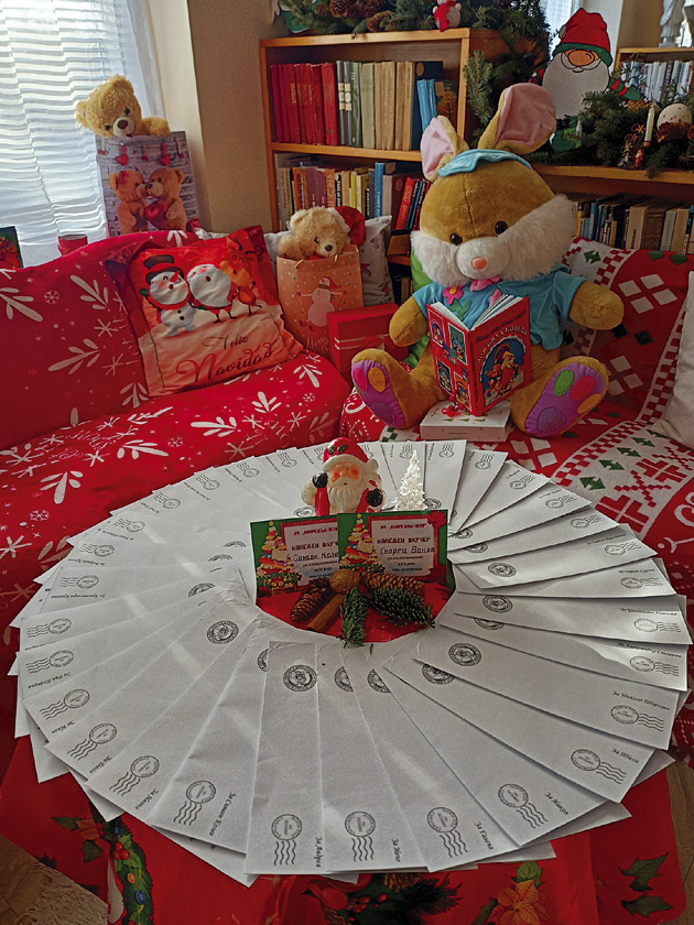 Общество | Отличиха малчугани, написали най-хубавите писма до Дядо Коледа