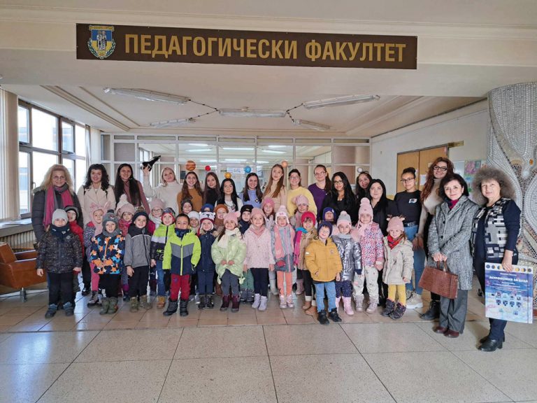 Общество | Деца от ДГ “Слънце” и студенти пътешестваха заедно из Космоса