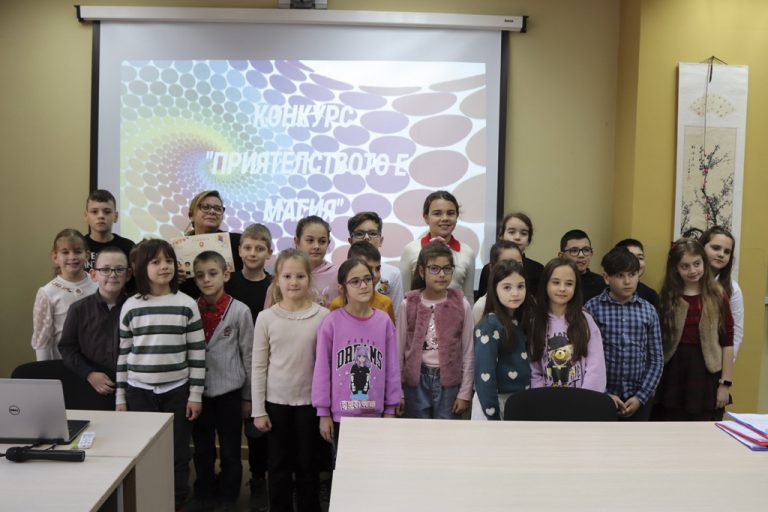 Общество | Наградиха децата от ОУ “Св. П. Евтимий”, участвали в конкурса “Маратон за герои”