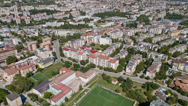 Общество | До 10 януари училищата кандидатстват за основен ремонт на сгради, салони и площадки