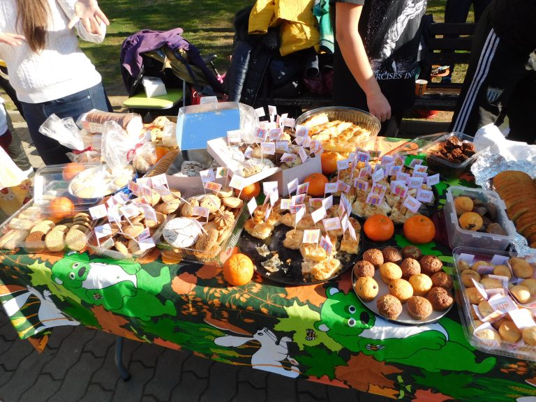 Над 600 души се хванаха на Голямото празнично хоро