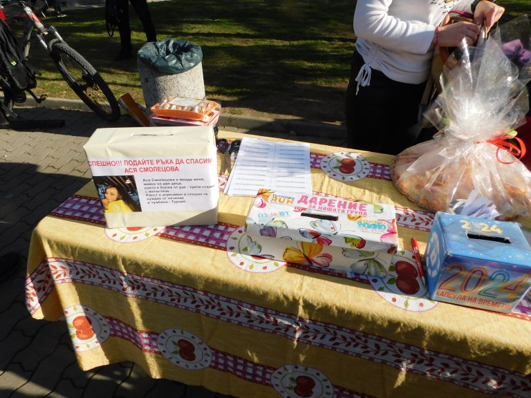 Над 600 души се хванаха на Голямото празнично хоро