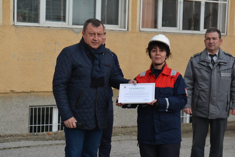 Демонстрация за спасяване на пострадал при катастрофа направиха в Павликени