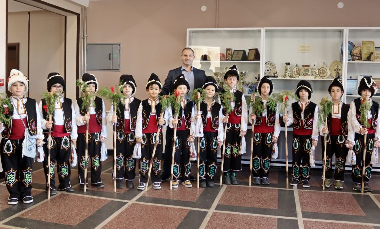 Поредица от празнични прояви имаше в Лясковец и в селата на общината за Коледно-новогодишните празници