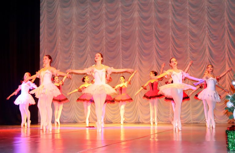 Поредица от празнични прояви имаше в Лясковец и в селата на общината за Коледно-новогодишните празници