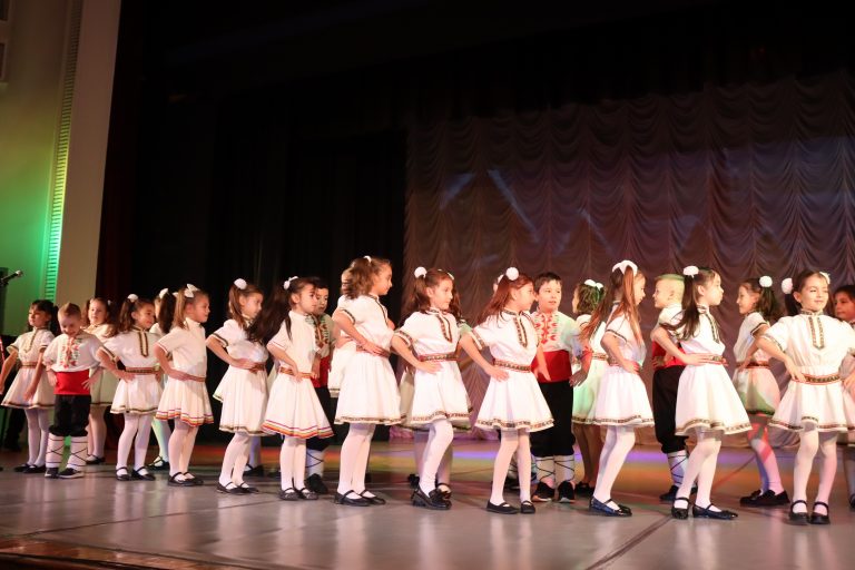 Поредица от празнични прояви имаше в Лясковец и в селата на общината за Коледно-новогодишните празници