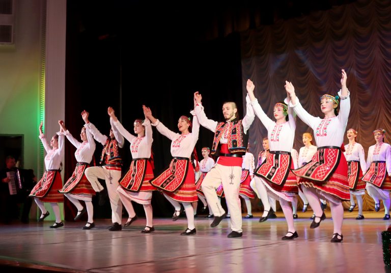 Поредица от празнични прояви имаше в Лясковец и в селата на общината за Коледно-новогодишните празници