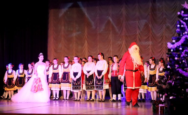 Поредица от празнични прояви имаше в Лясковец и в селата на общината за Коледно-новогодишните празници