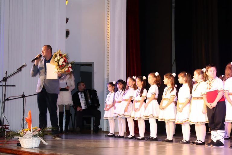 Поредица от празнични прояви имаше в Лясковец и в селата на общината за Коледно-новогодишните празници