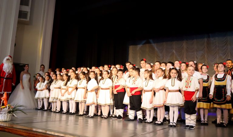 Поредица от празнични прояви имаше в Лясковец и в селата на общината за Коледно-новогодишните празници