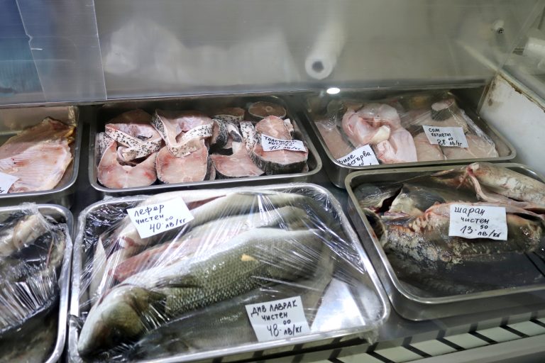 Горещи новини | 10 лв. цената  на живия шаран  на Никулден