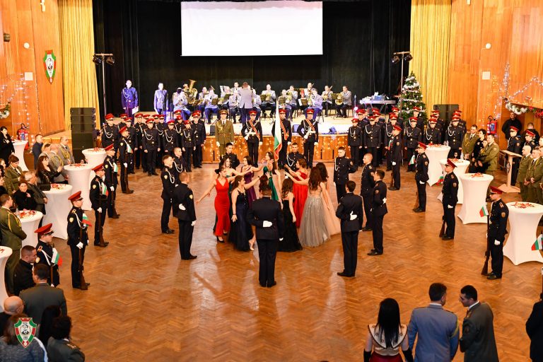 8 000 лева събра Благотворителния бал на НВУ за обучаеми в неравностойно положение