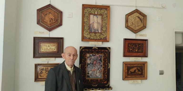 85-годишен любител резбар представи изложба със свои творби в Стражица