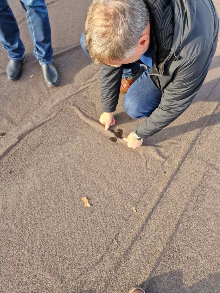 Горещи новини | Теч от покрива на Младежки дом в Г. Оряховица стига до приземния етаж