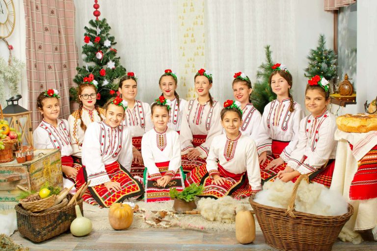 Поредица от празнични прояви имаше в Лясковец и в селата на общината за Коледно-новогодишните празници