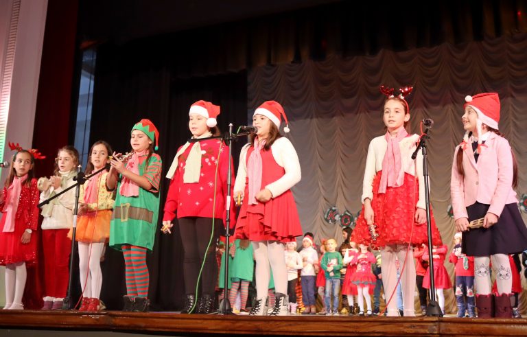 Поредица от празнични прояви имаше в Лясковец и в селата на общината за Коледно-новогодишните празници