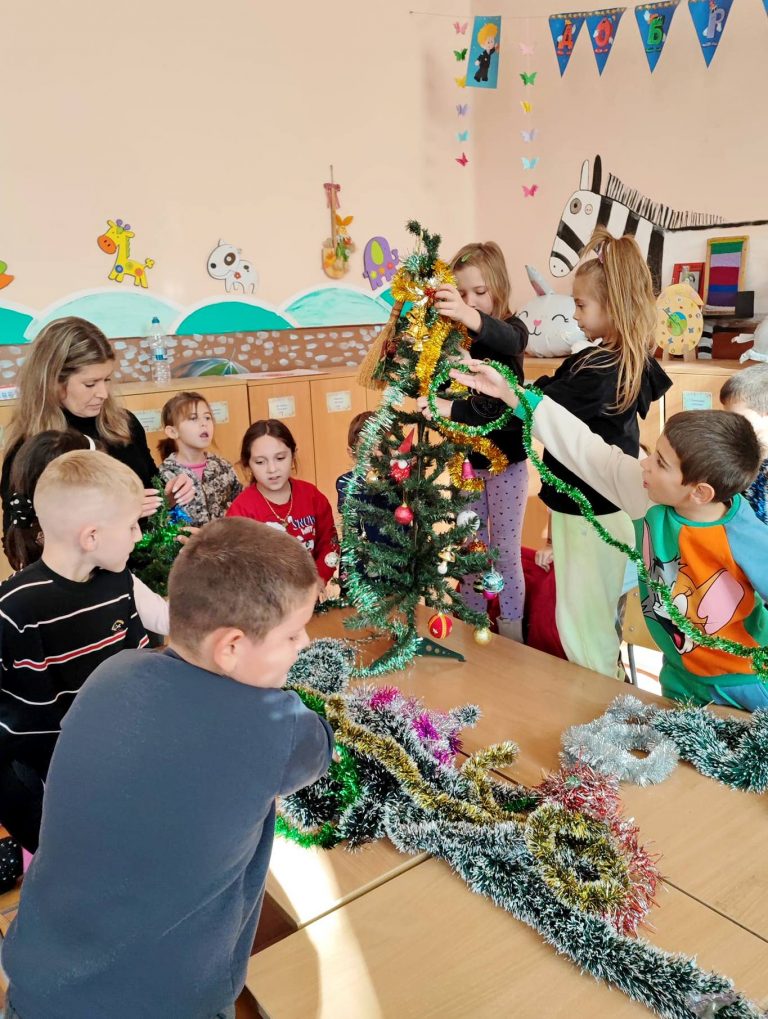 Поредица от празнични прояви имаше в Лясковец и в селата на общината за Коледно-новогодишните празници