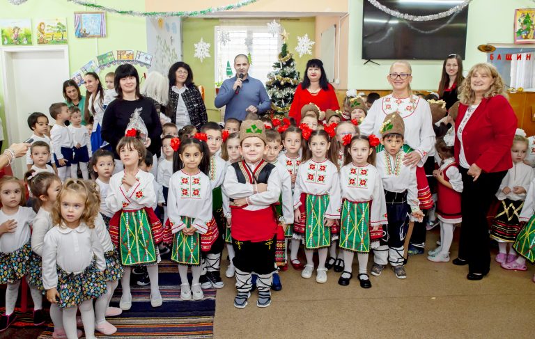 Поредица от празнични прояви имаше в Лясковец и в селата на общината за Коледно-новогодишните празници