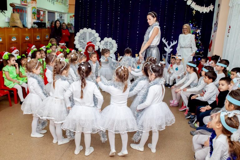 Поредица от празнични прояви имаше в Лясковец и в селата на общината за Коледно-новогодишните празници