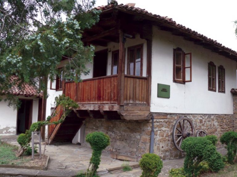 Общество | Етнографският музей в Долна Оряховица ще е домакин на празника “Ден на лозаря и винаря”