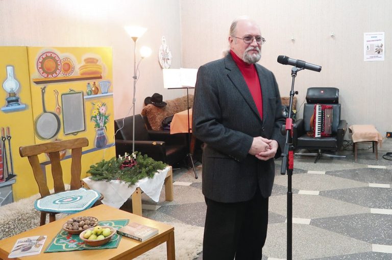 Култура | Писателят Стефан Митев представи новия си сборник с афоризми в Първомайци