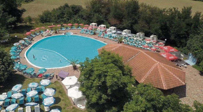 Пари и власт | Култовият комплекс “Бряста”  отново е на тезгяха за продан