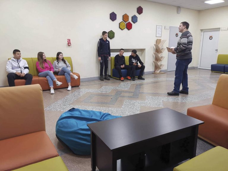 Общество | Три нови къта за четене има вече в ПГСАГ “Ангел Попов”