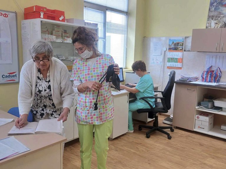 Общество | Отчитат ръст на белодробните  усложнения след грип и ковид