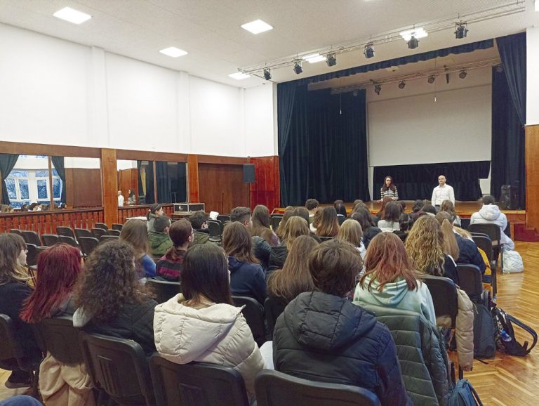 Общество | Магистрати представиха професиите на съдията, прокурора и следователя пред ученици