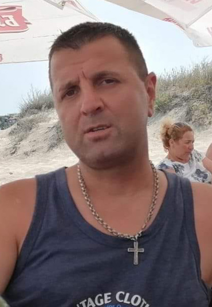 Общество | Млад мъж се нуждае от лечение в Турция