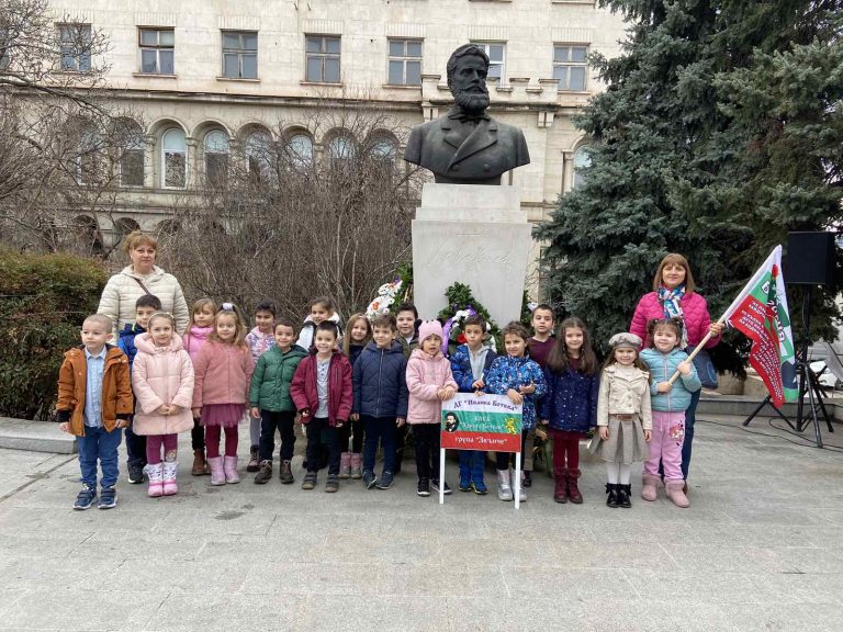 Общество | Велико Търново почете тържествено годишнината от рождението на Ботев