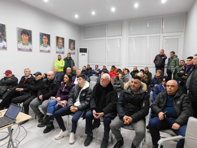 Представянето на книгата “24 крачки към историята. 100 години “Етър” събра легенди на клуба