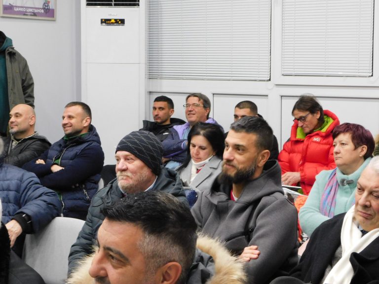 Представянето на книгата “24 крачки към историята. 100 години “Етър” събра легенди на клуба